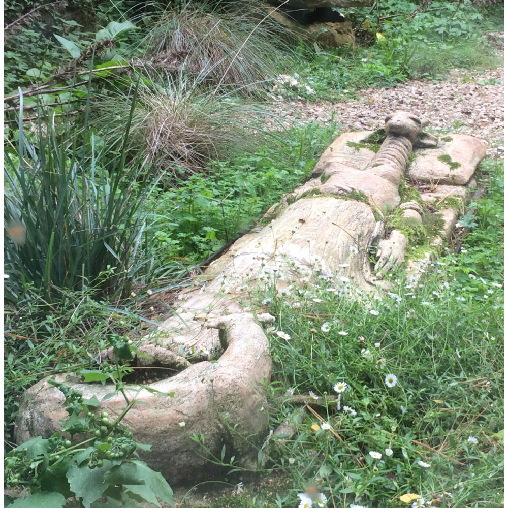 Gisante, sculpture animalière terre girafe de Sophie.  Une acquisition publique du Musée archéologique du Val-d’Oise
