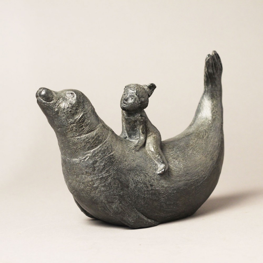La Petite Baigneuse, sculpture animalière bronze phoque de Sophie Verger