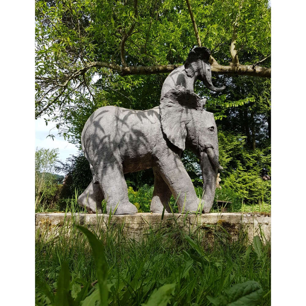 En sortant du fleuve, sculpture animalière terre éléphant de Sophie Verger