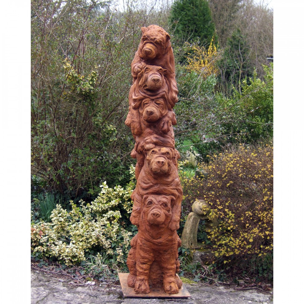 Colonne de sharpeis, sculpture animalière terre chien de Sophie Verger