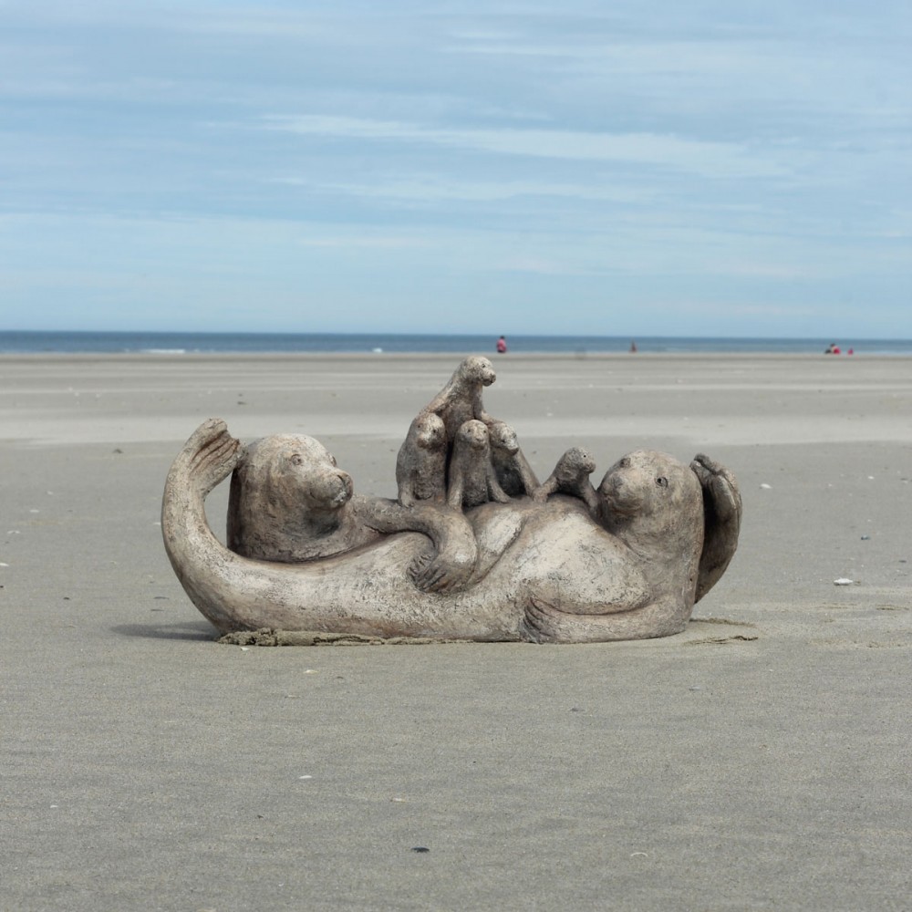Famille nombreuse, sculpture animalière terre phoque de Sophie Verger