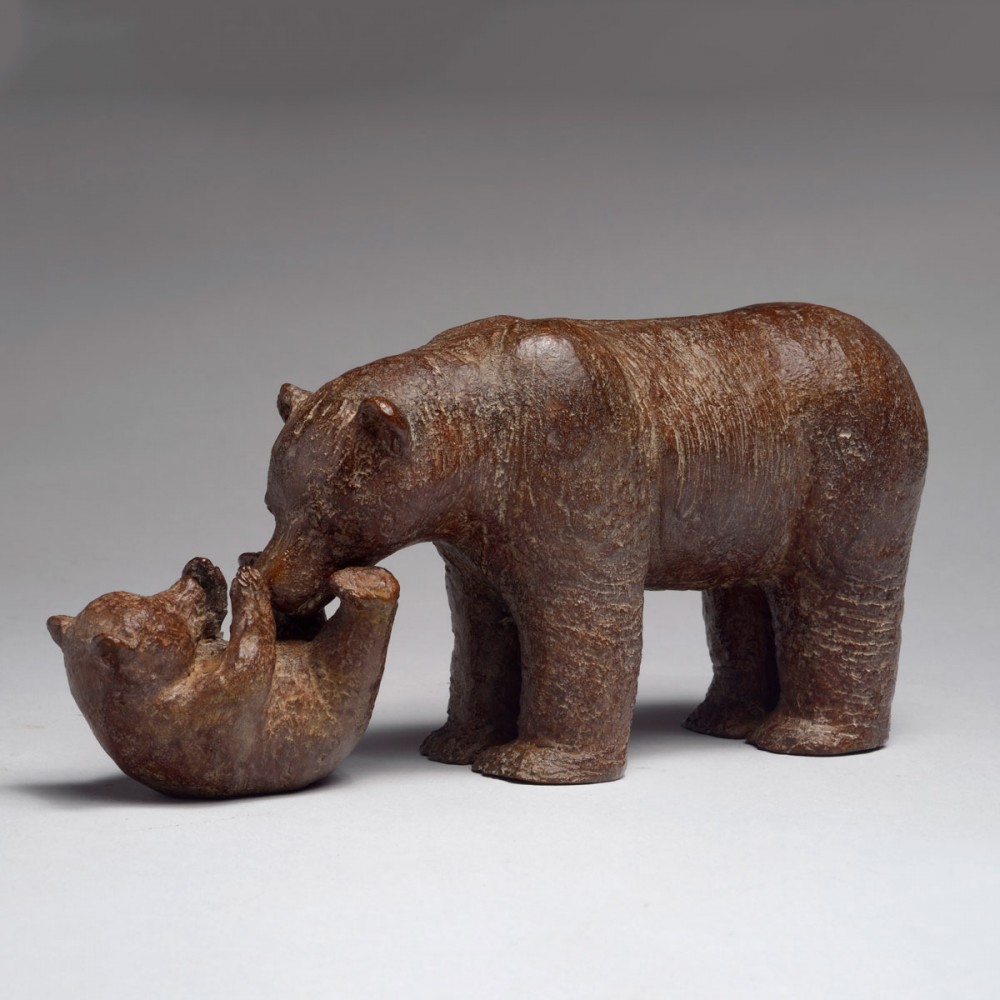 Tout doux, sculpture animalière bronze ours de Sophie Verger