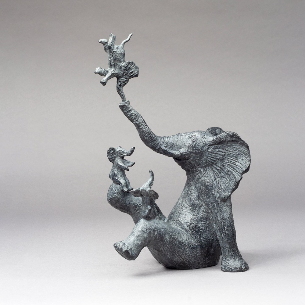 En Afrique ou quatre éléphants heureux, sculpture animalière bronze éléphant de Sophie Verger profil gauche