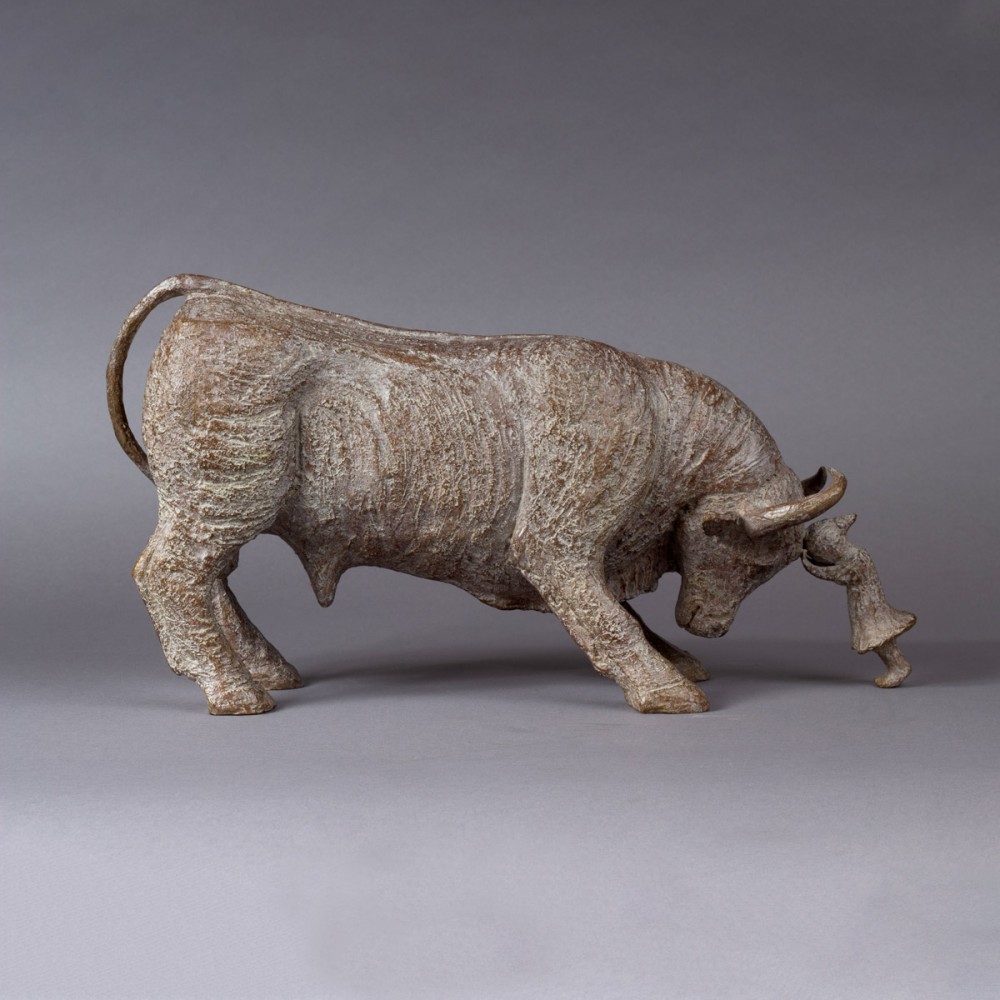 Le plus fort des deux, sculpture animalière bronze taureau et enfants de Sophie Verger