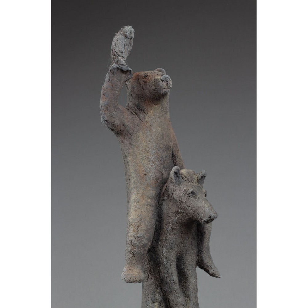 Détail Chien, Chouette et Ours de Etrange procession, sculpture animalière terre tortue de Sophie Verger