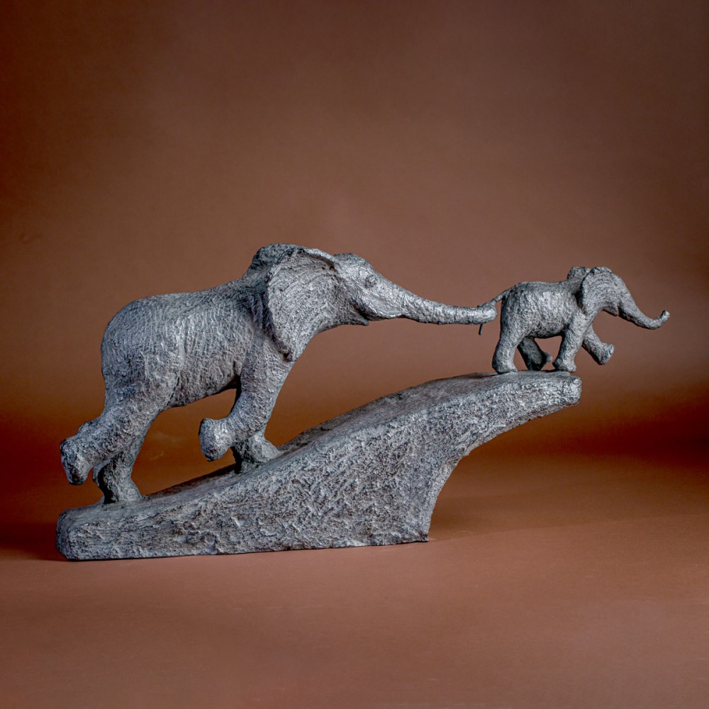 Sculpture bronze Pas trop vite, statue animalière éléphant de Sophie Verger