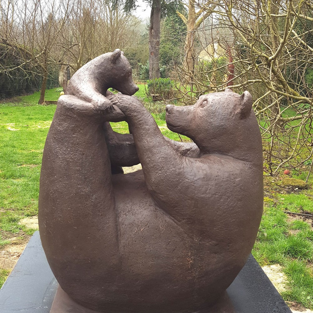 Sculpture terre Grand face à face, statue animalière terre ours de Sophie Verger