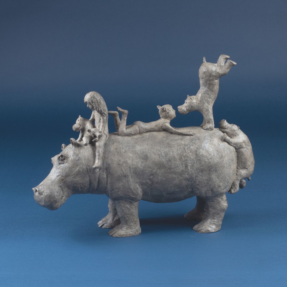 Sculpture bronze Les nurses, statue animalière bronze Hippopotame et enfant de Sophie