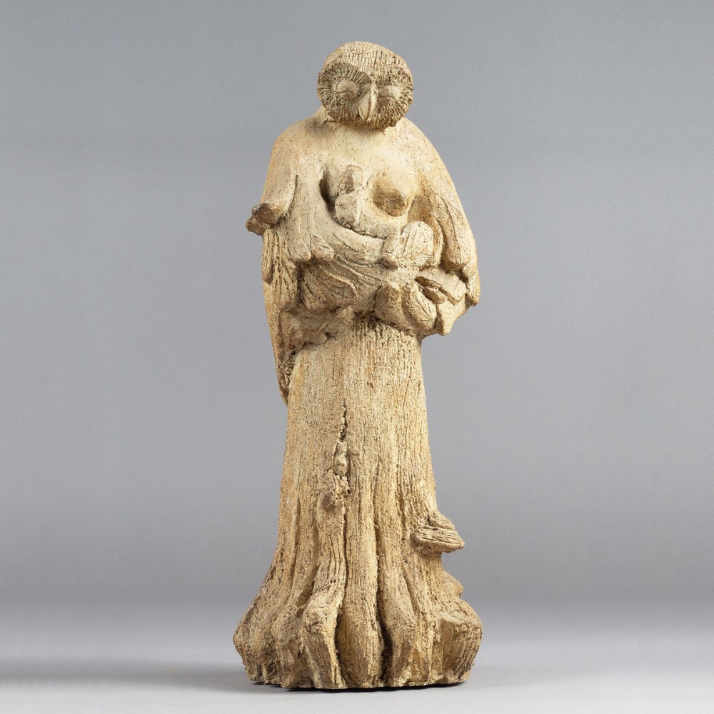 Sculpture terre Le rêve du randonneur, statue animalière grès chouette de Sophie Verger