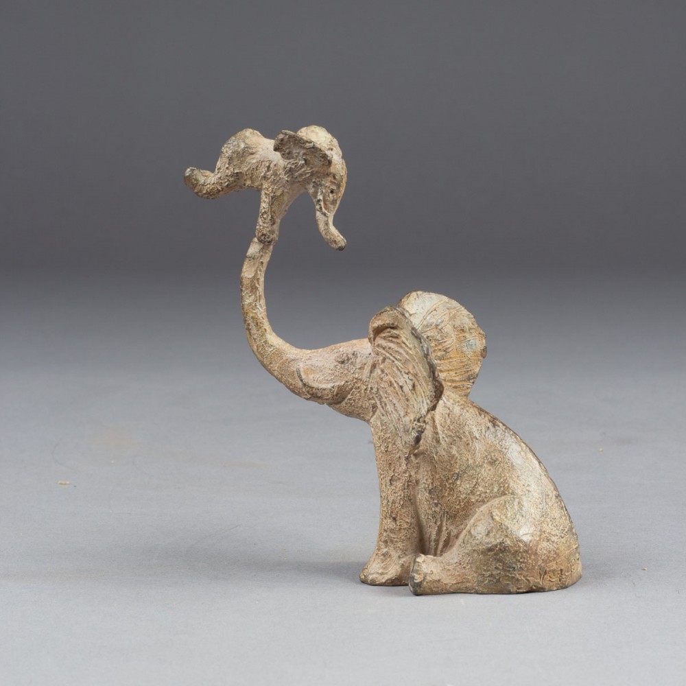 Sculpture bronze Éléphant et son petit. Statue animalière bronze éléphant de Sophie Verger.
