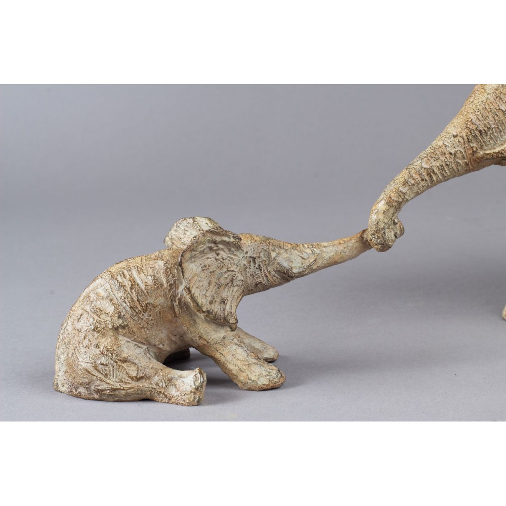 Détail éléphanteau à l'avant de la Sculpture bronze Grand Sokatira, statue animalière ours de Sophie Verger