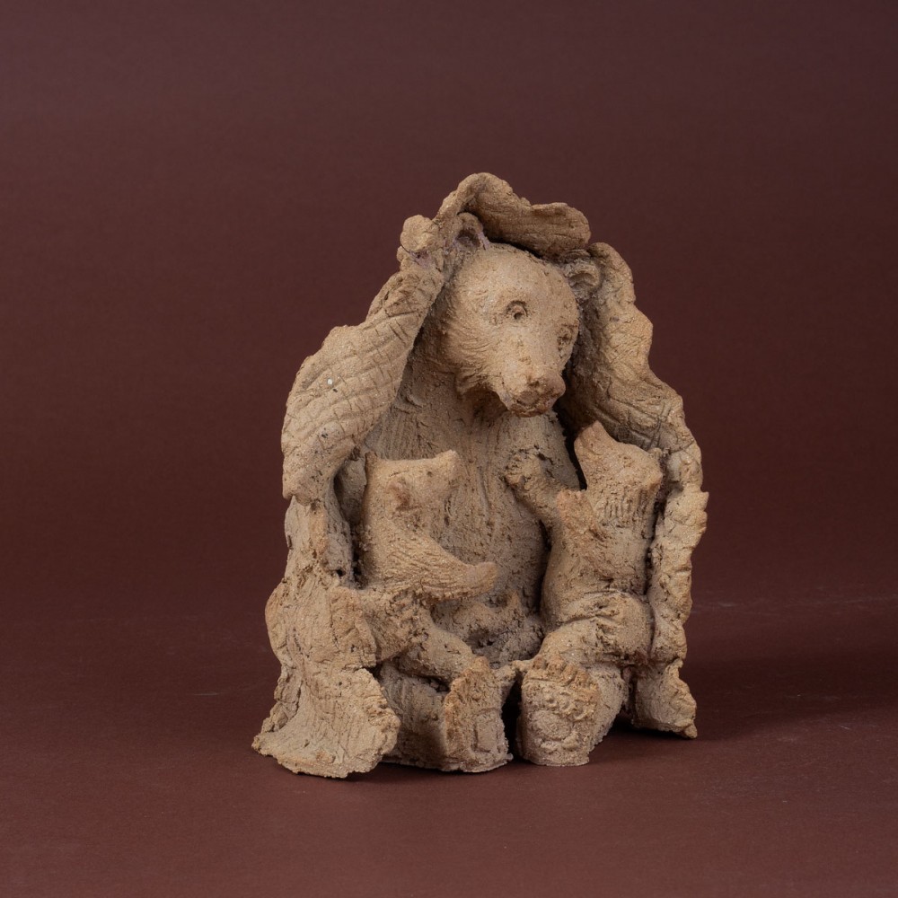 Sculpture terre En automne version 2, statue animalière ours de Sophie