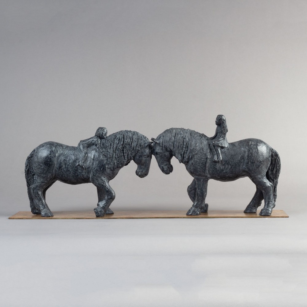 Sculpture bronze Chevaux Deux percherons et leurs petits cavaliers, statue animalière cheval et enfants de Sophie Verger