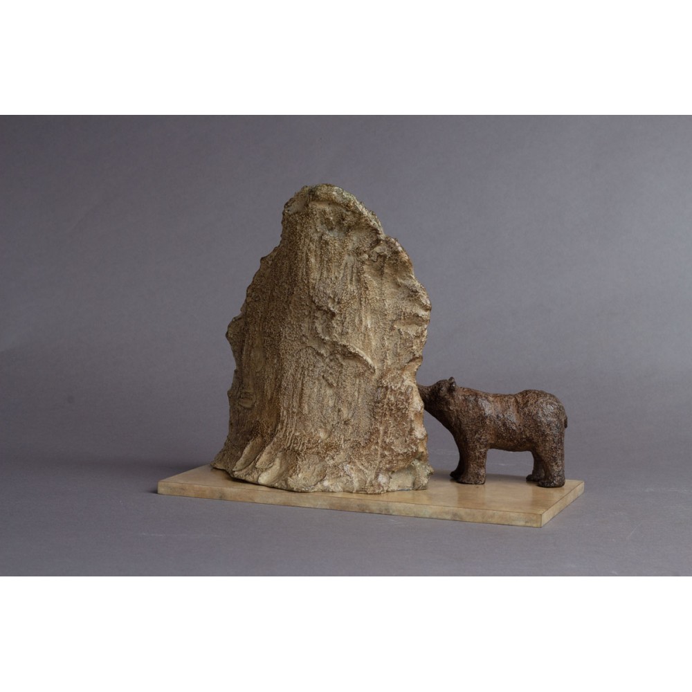 Sculpture bronze Préhistoire, statue animalière ours et Laussel Venus de dos