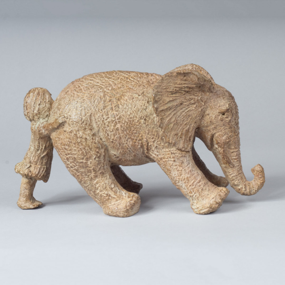 Sculpture bronze PETIT TIENS BON, statue animalière éléphant et petite fille de Sophie Verger, profile droit