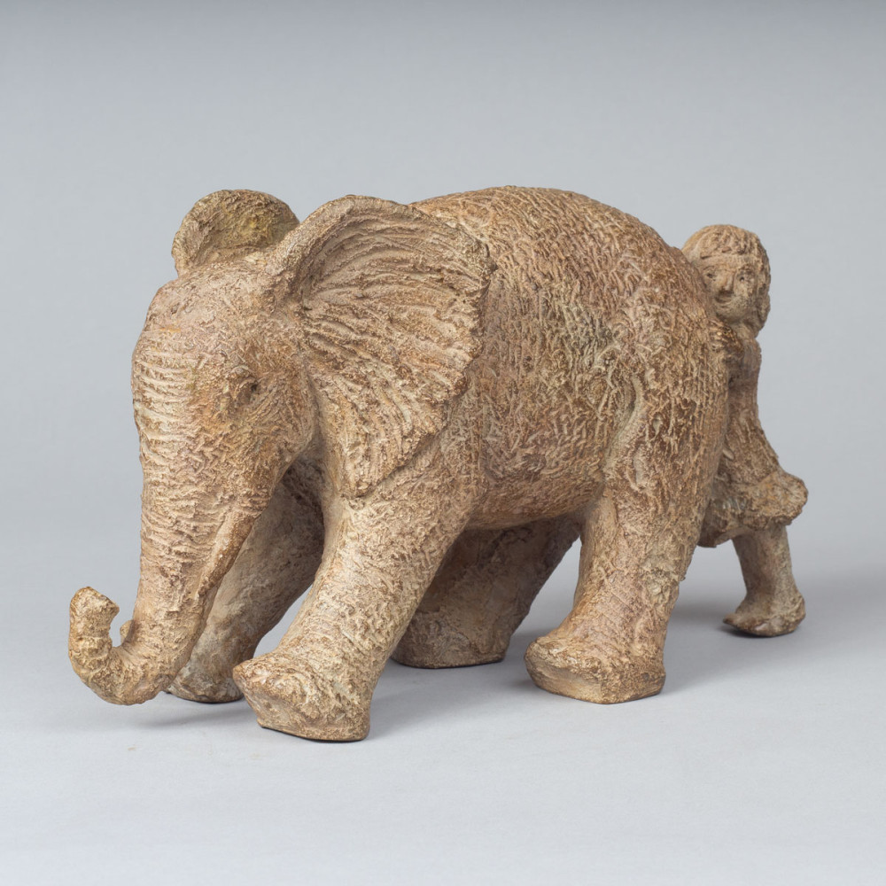 Sculpture bronze PETIT TIENS BON, statue animalière éléphant et petite fille de Sophie Verger, profile légèrement à gauche