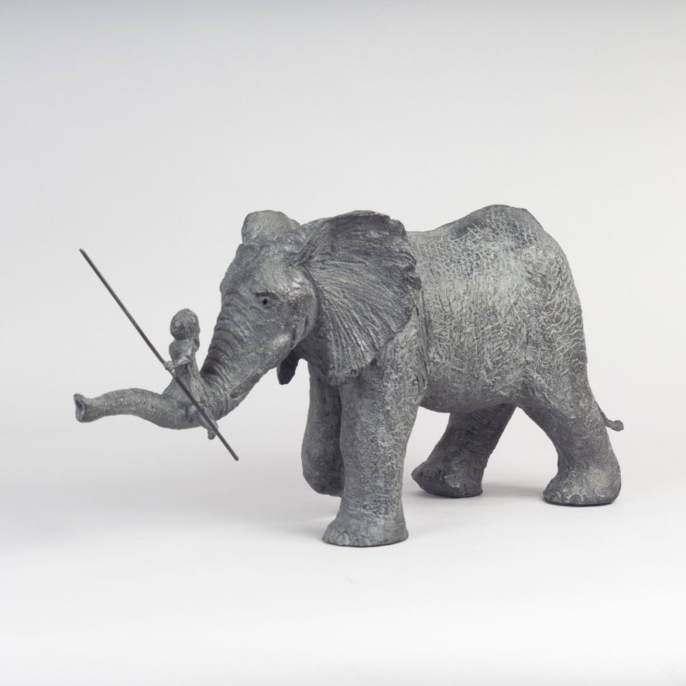 Sculpture bronze l'AVENTURE, statue animalière éléphant de Sophie Verger, profil légèrement  gauche