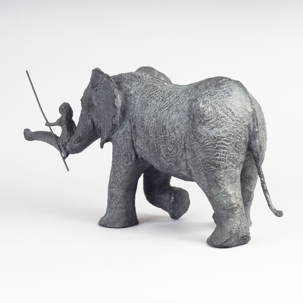Dos de la sculpture bronze l'AVENTURE, statue animalière éléphant de Sophie Verger.