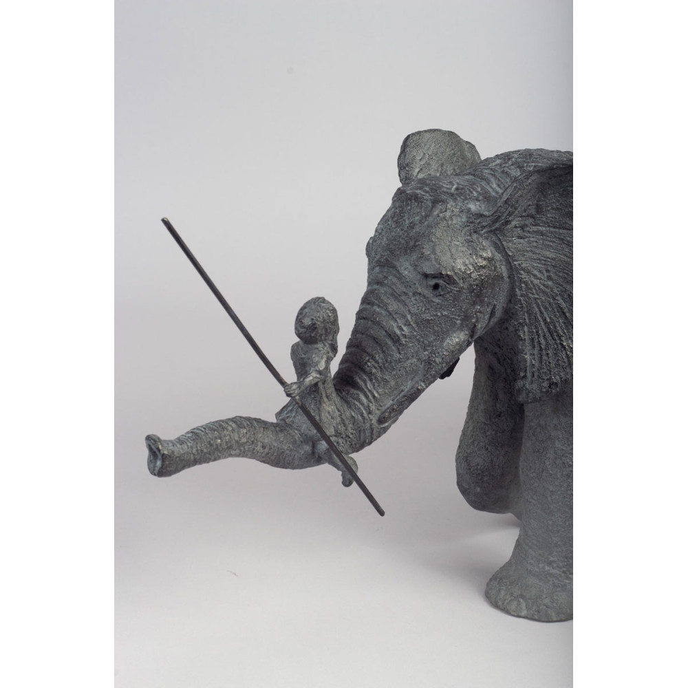 Détail de la Sculpture bronze l'AVENTURE, statue animalière éléphant de Sophie Verger