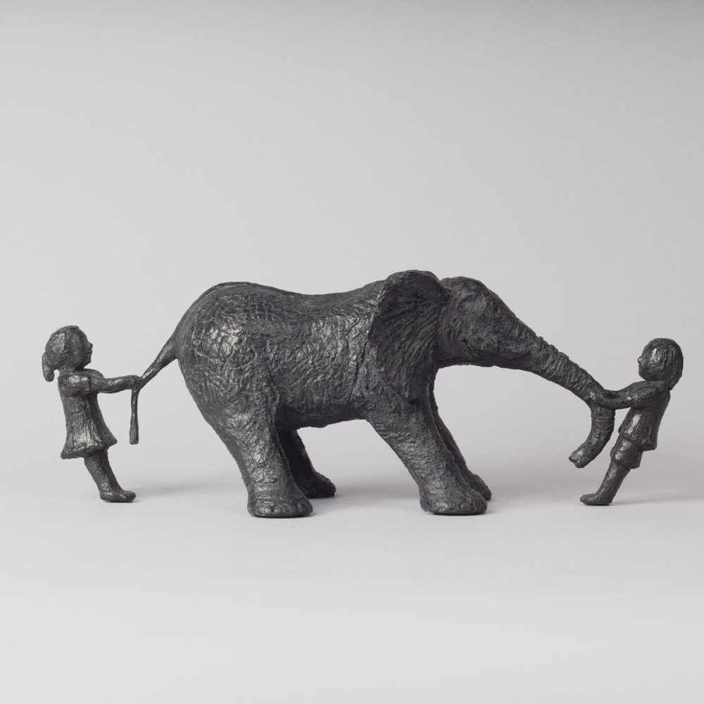 Sculpture bronze éléphant UN ÉLÉPHANTEAU BIEN À NOUS, statue animalière éléphant de Sophie Verger