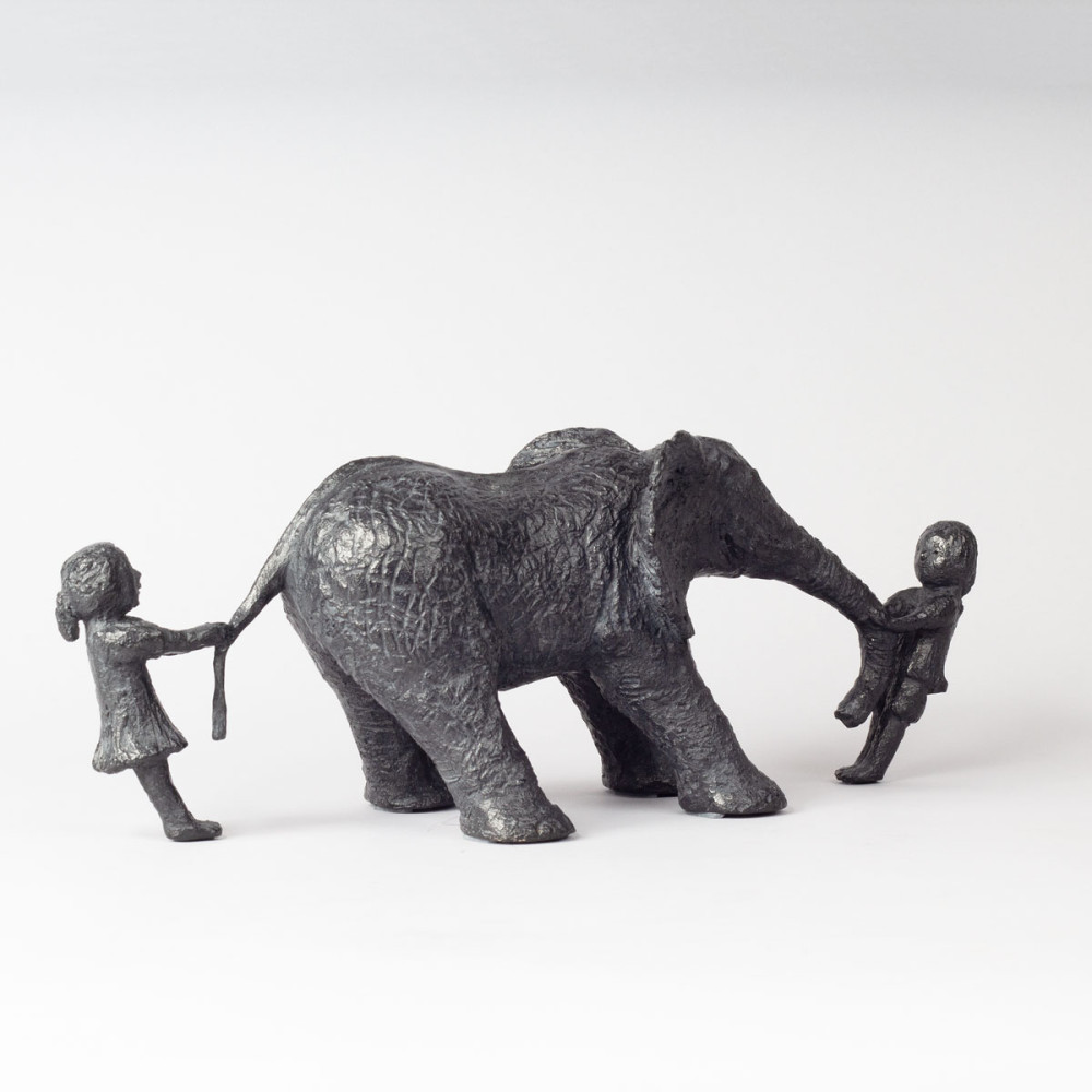 Profil de la Sculpture bronze éléphant UN ÉLÉPHANTEAU BIEN À NOUS, statue animalière éléphant de Sophie Verger