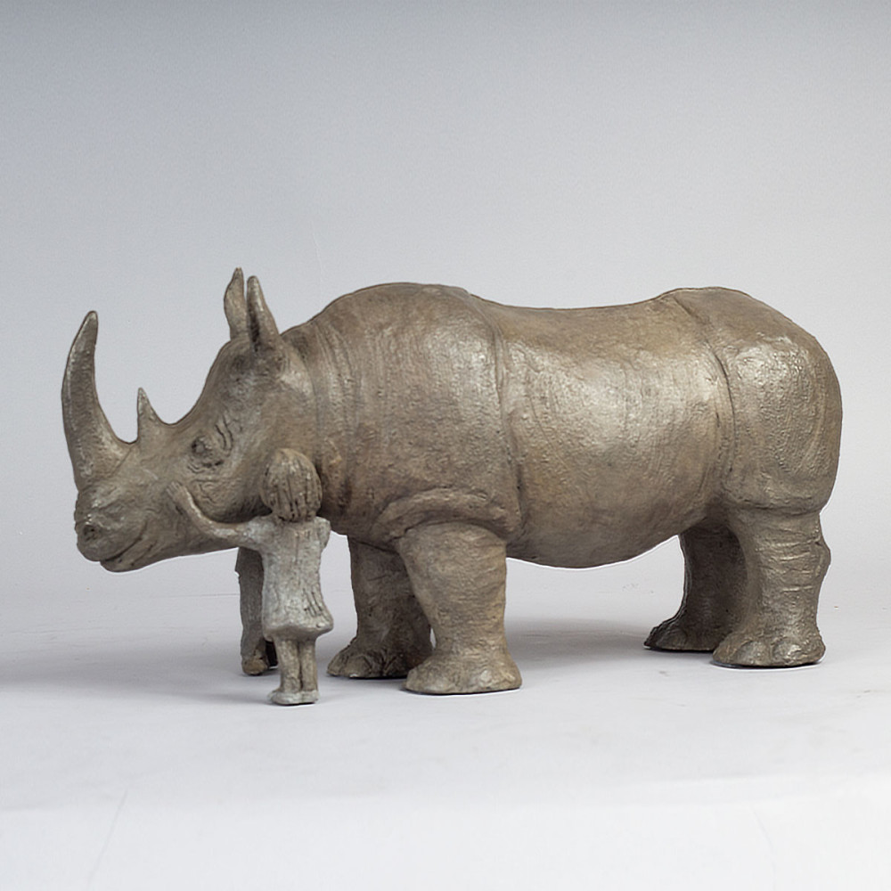 Profil gauche de la sculpture bronze Un Rhinoceros d'Exception, statue animalière rhino de Sophie Verger