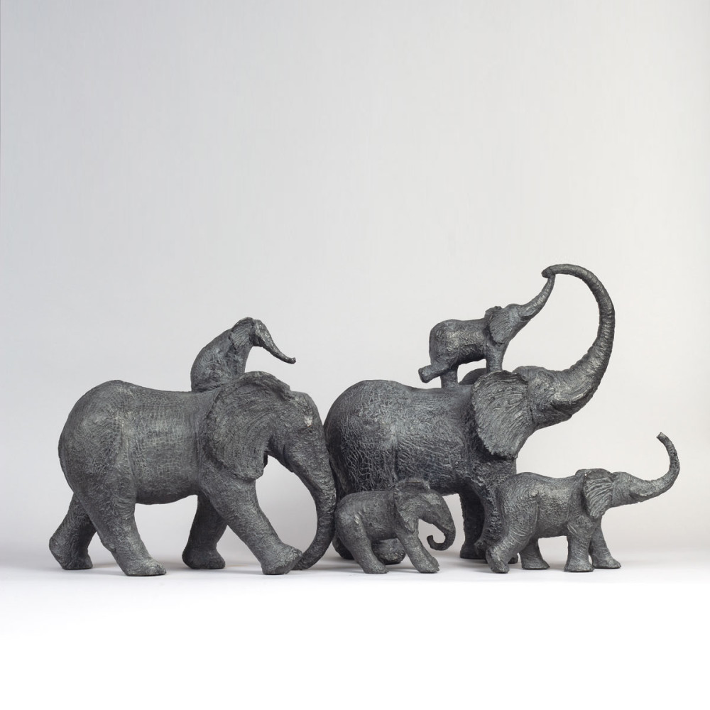 Sculpture bronze La Grande Famille, statue animalière éléphant de Sophie Verger