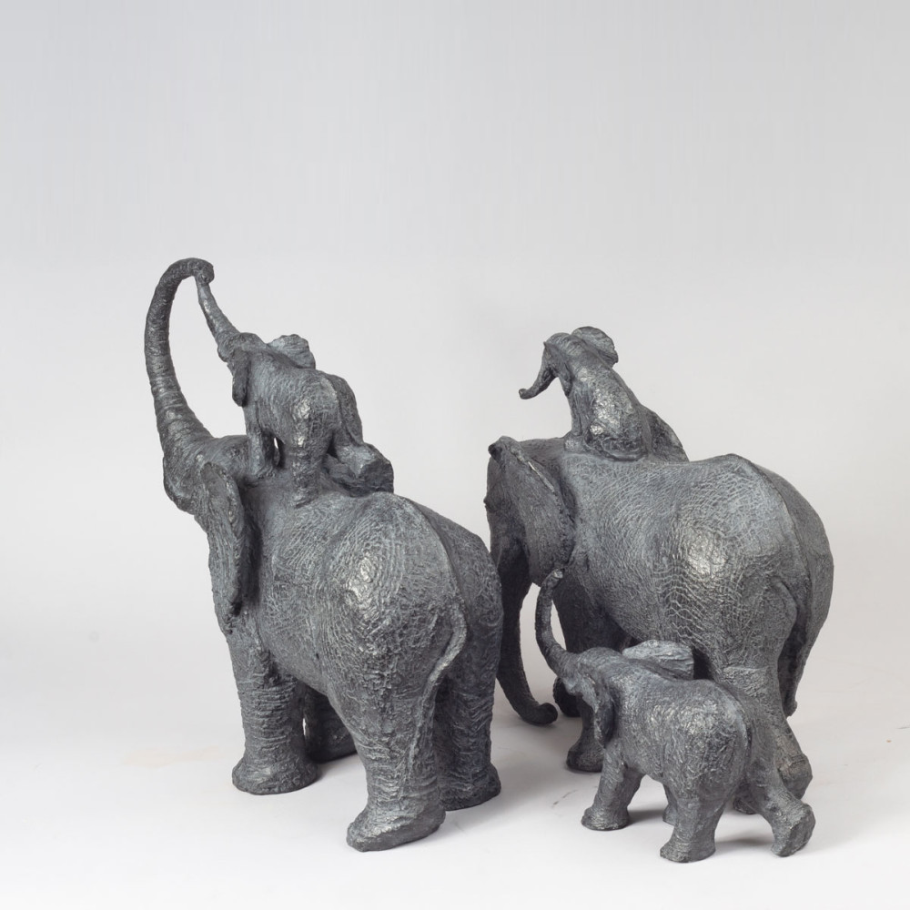 Dos de la sculpture bronze La Grande Famille, statue animalière éléphant de Sophie