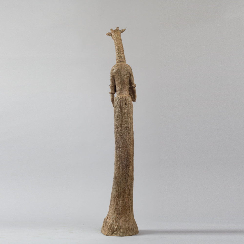 Dos de la sculpture bronze La Girafe et sa poupée, statue animalière girafe de Sophie Verger