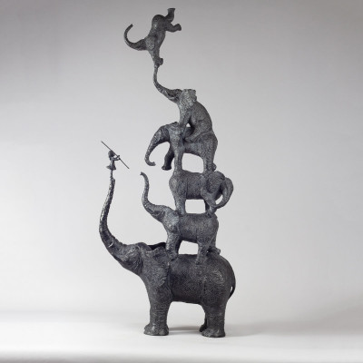 Sculpture bronze six éléphants et une fille, statue animalière éléphant et fille de Sophie Verger 2