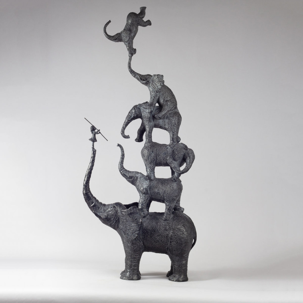 Profil de la Sculpture bronze six éléphants et une fille, statue animalière éléphant et fille de Sophie Verger