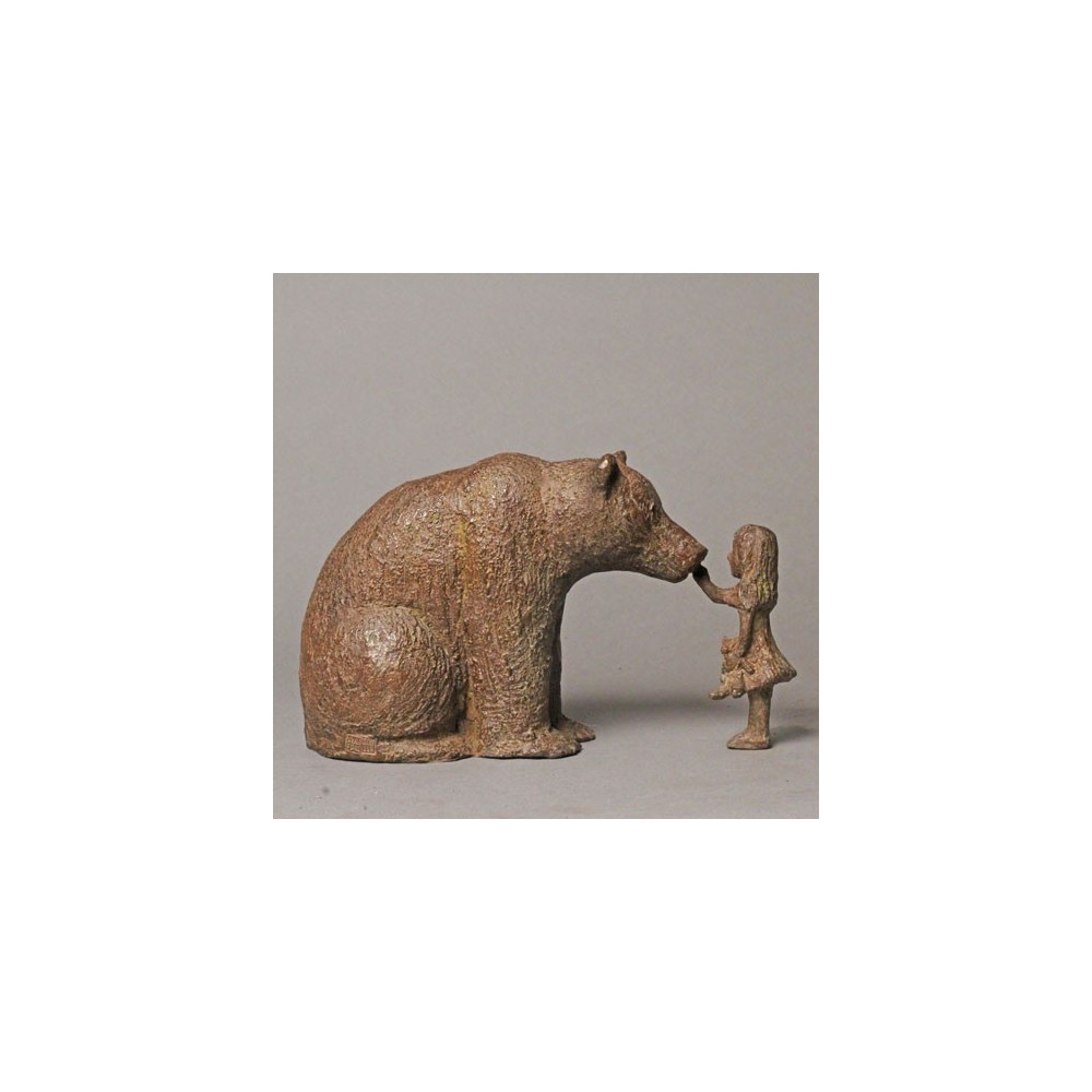 La découverte, sculpture animalière bronze ours et enfants de Sophie Verger