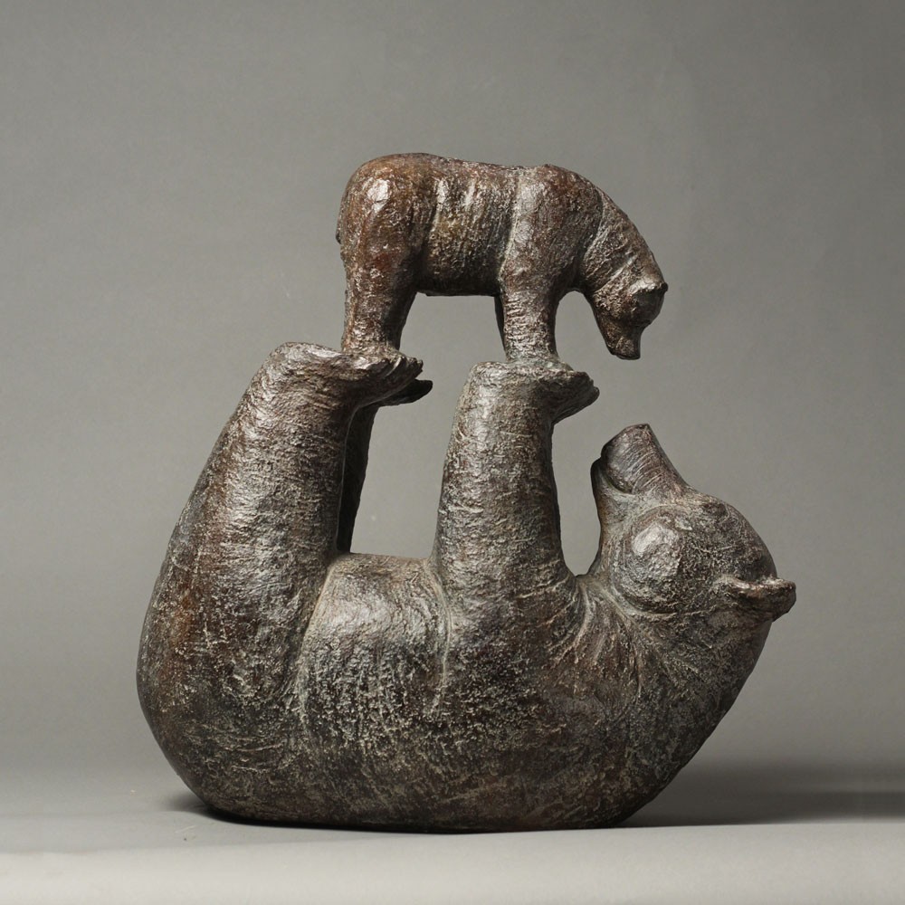 Grand apprentissage, sculpture animalière bronze ours de Sophie Verger