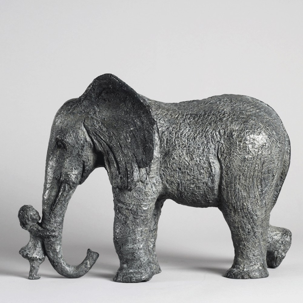 Les retrouvailles, sculpture animalière bronze éléphant et enfants de Sophie Verger