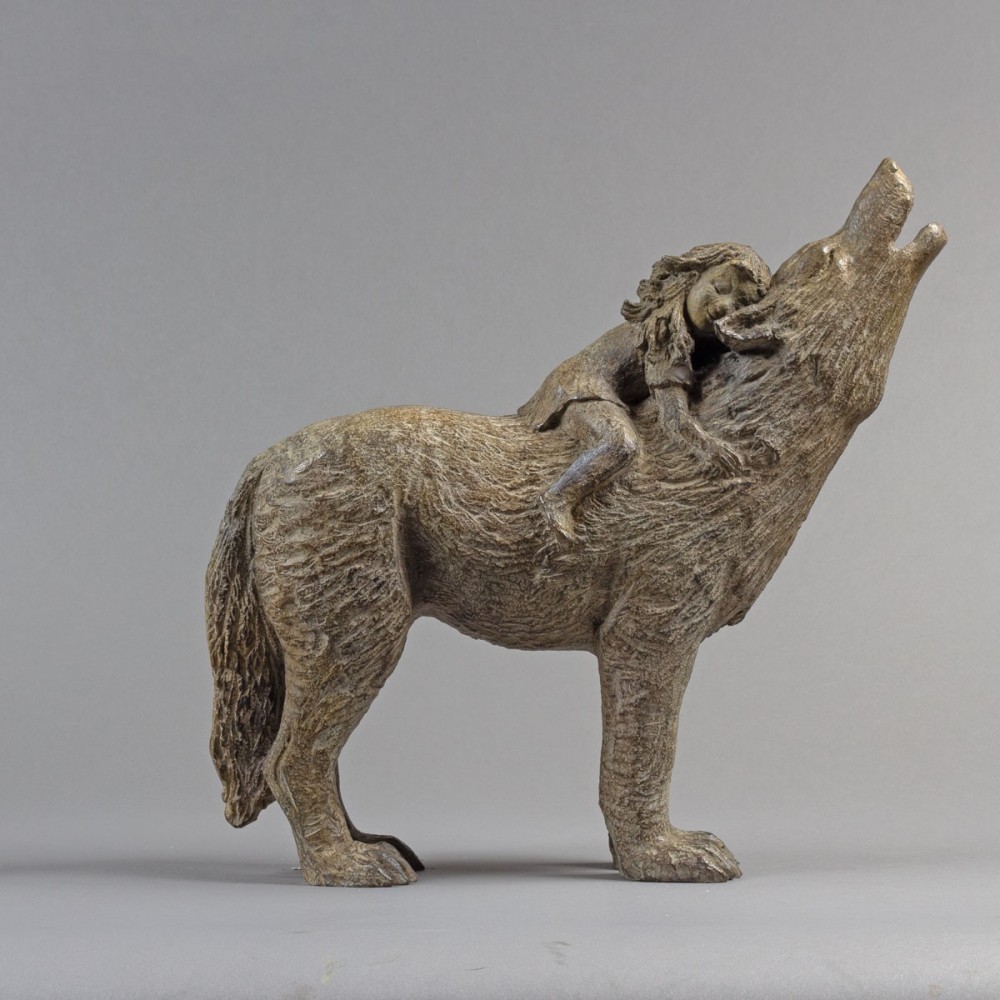 Le rêve, sculpture animalière bronze loup et enfants de Sophie Verger, détails droit