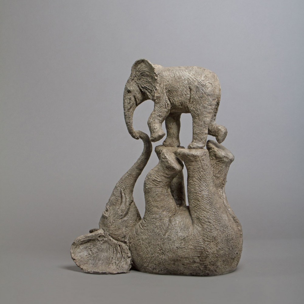 Tendres jeux, sculpture animalière bronze éléphant de Sophie Verger détail 3