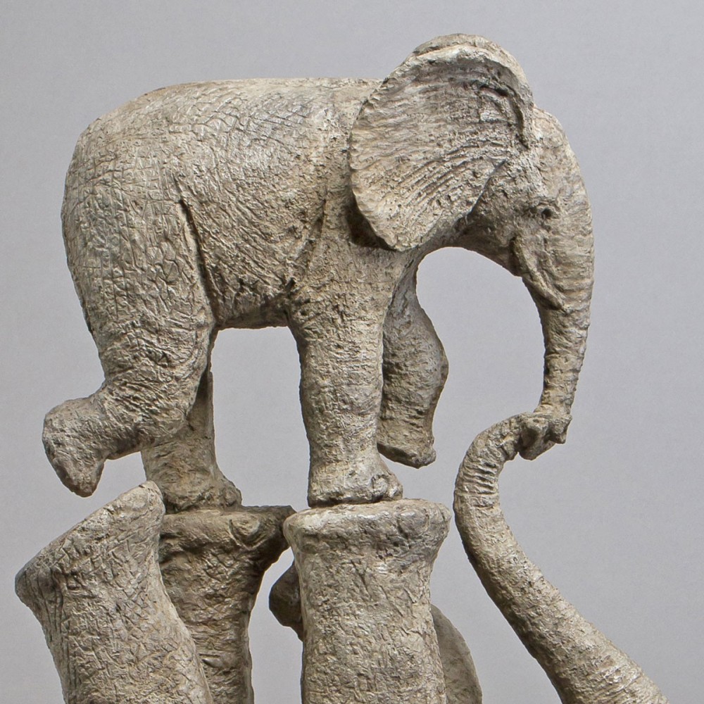 Tendres jeux, sculpture animalière bronze éléphant de Sophie Verger détail 1