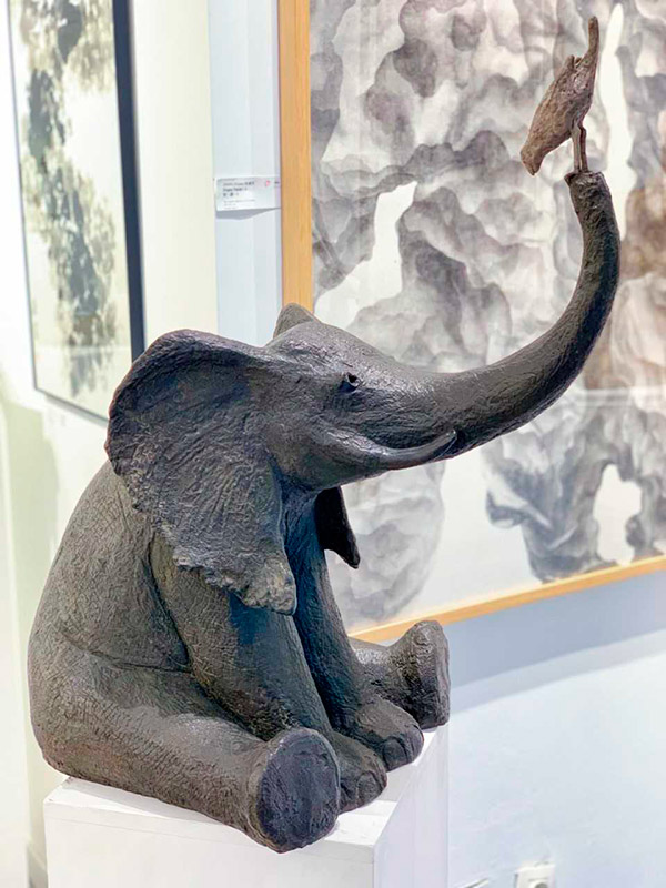 Scuplture bronze éléphant  Oiseau à la Galerie Art Yi