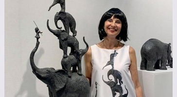 Lille Art UP 2021 - Ma sculpture bronze Cinq éléphants et une fille dans l'une des robes Juste une impression, Veronique Fournier