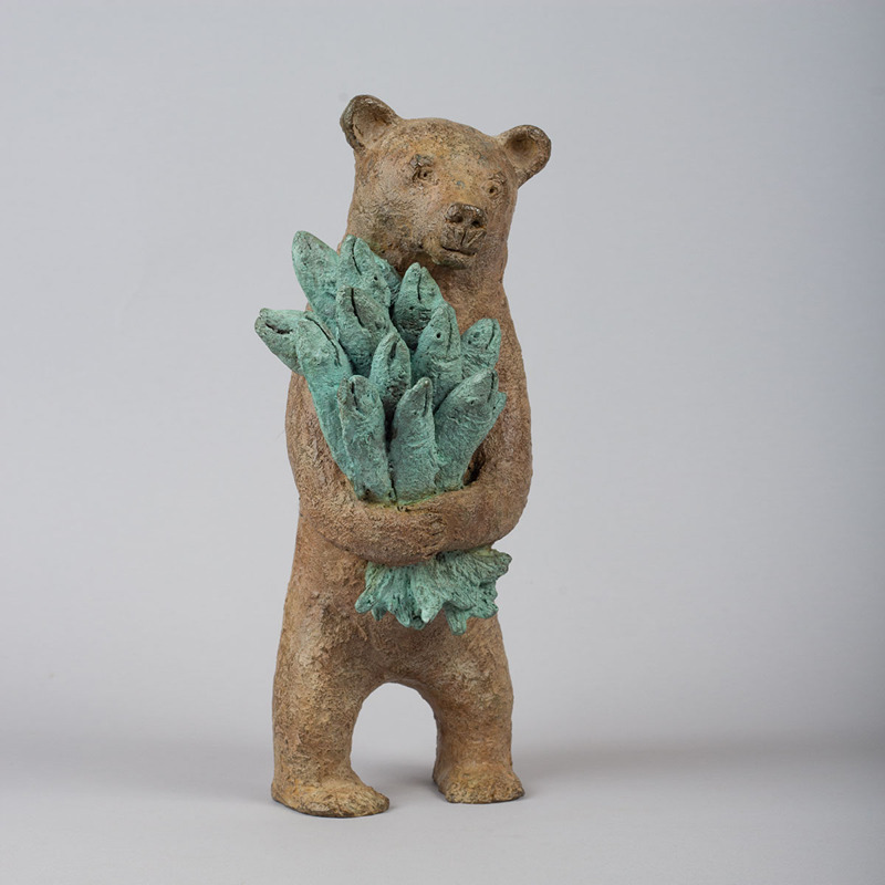 OURS AU BOUQUET DE POISSONS, nouvelle sculpture animalière bronze ours et poisson de Sophie Verger