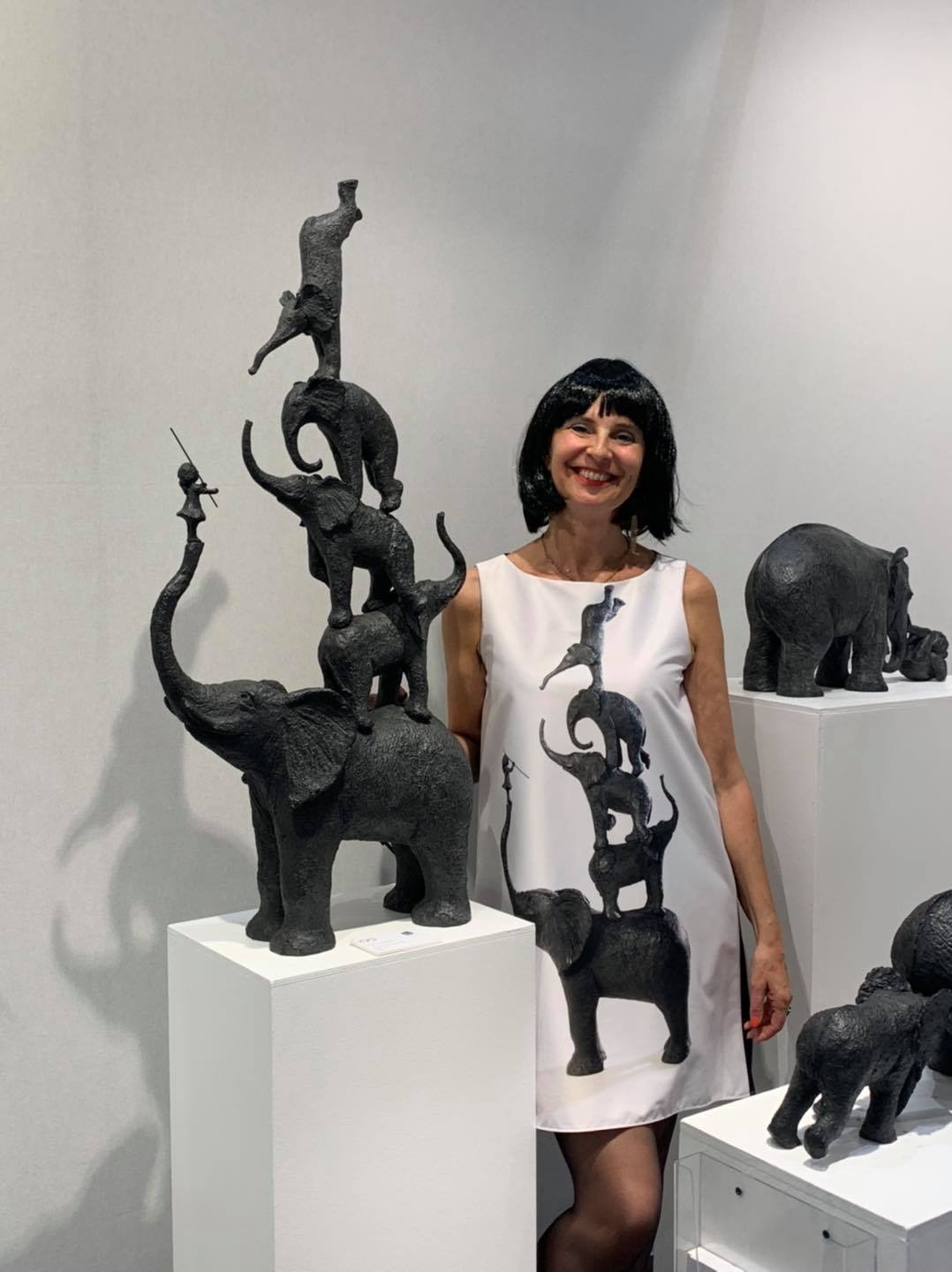 Lille Art UP 2021 - Ma sculpture bronze Cinq éléphants et une fille dans l'une des robes Juste une impression, Veronique Fournier